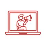 Trening personalny online – trener personalny na ekranie monitora motywuje klienta do poprawnego wykonywania ćwiczeń.