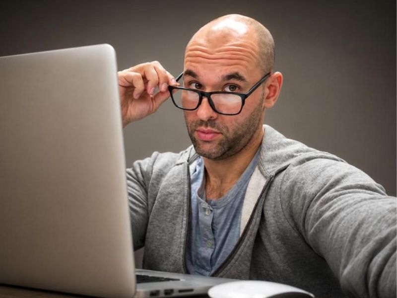 Trener personalny przygotowuje plany treningowe online oraz rozpisuje trening medyczny dla klientów z całej Polski