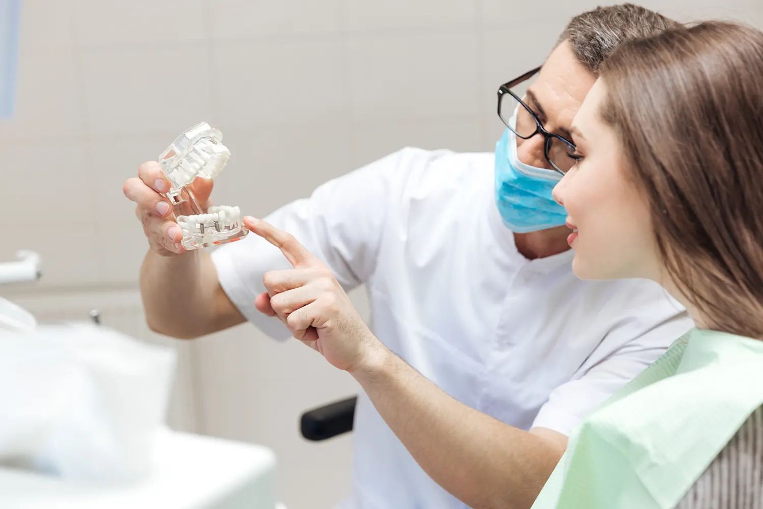 What to Expect When Getting Dental Implants in Lenoir City