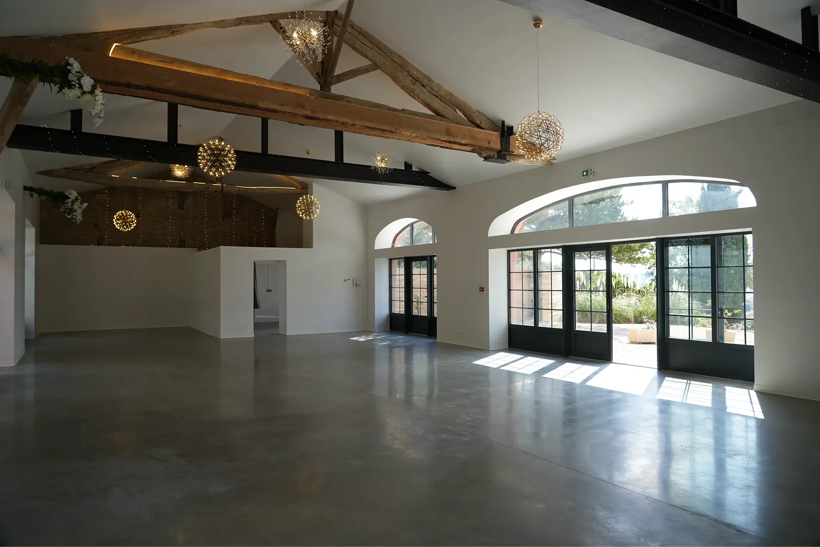 Charpente XIXᵉ siècle de la Salle Léopold du Clos de Montgay, espace pro impressionnant