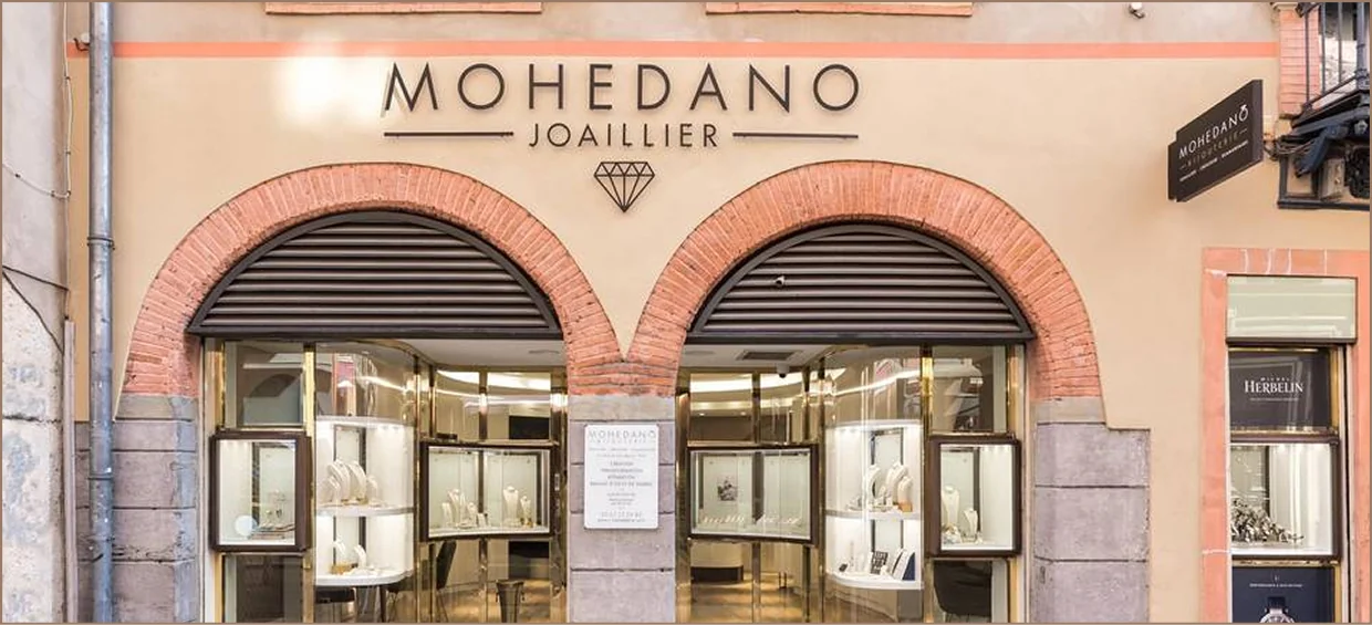 Devanture de la Bijouterie Mohedano, façade à arches de briques toulousaines
