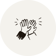 To hænder, én med en langærmet trøje og én uden, der giver hinanden highfive med små linjer omkring håndfladerne, der illustrerer bevægelse.