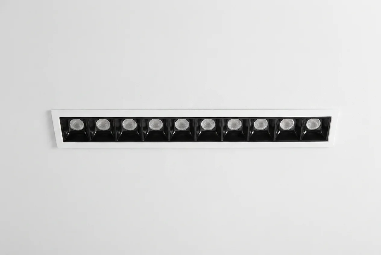 CRO Line M10 Linear Spotlight 20W (Framed)