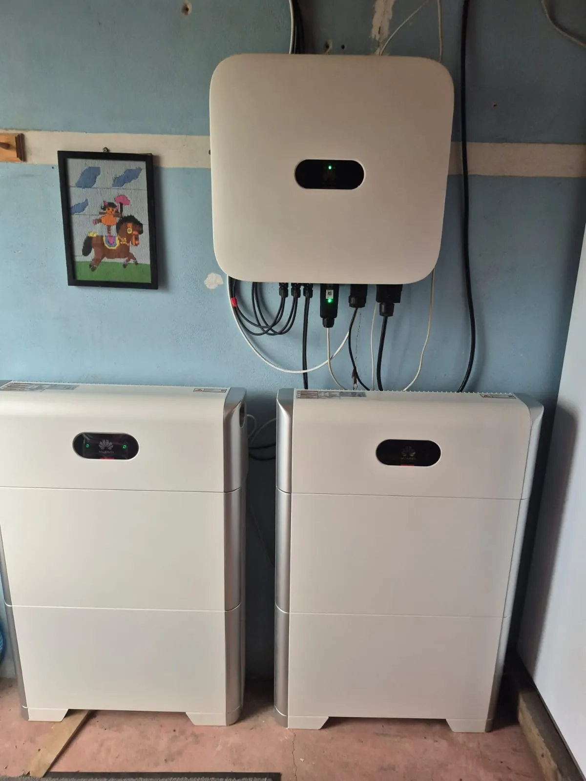Huawei-inverter med to batterienheder