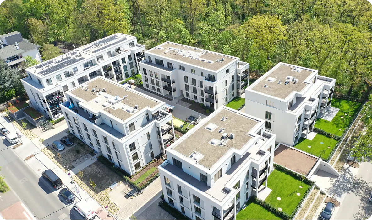 Luftaufnahme einer fertiggestellten Wohnanlage im Rhein-Main-Gebiet