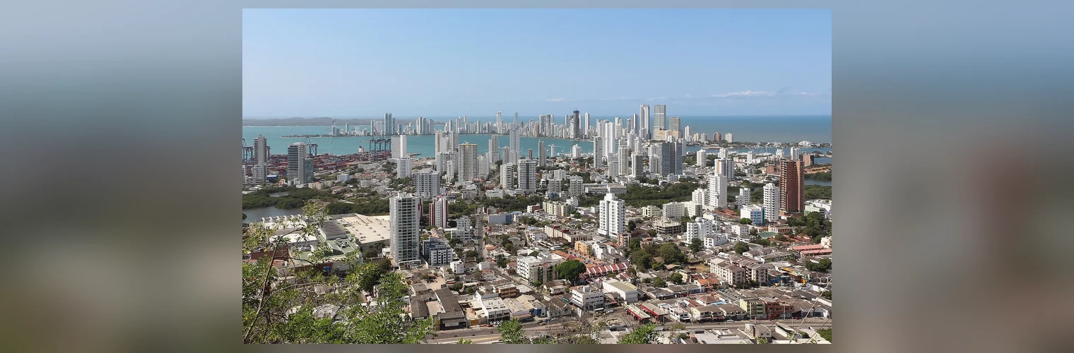 Panorama Cartageny w Kolumbii widziana ze wzgórza z klasztorem Convento de Santa Cruz de la Popa