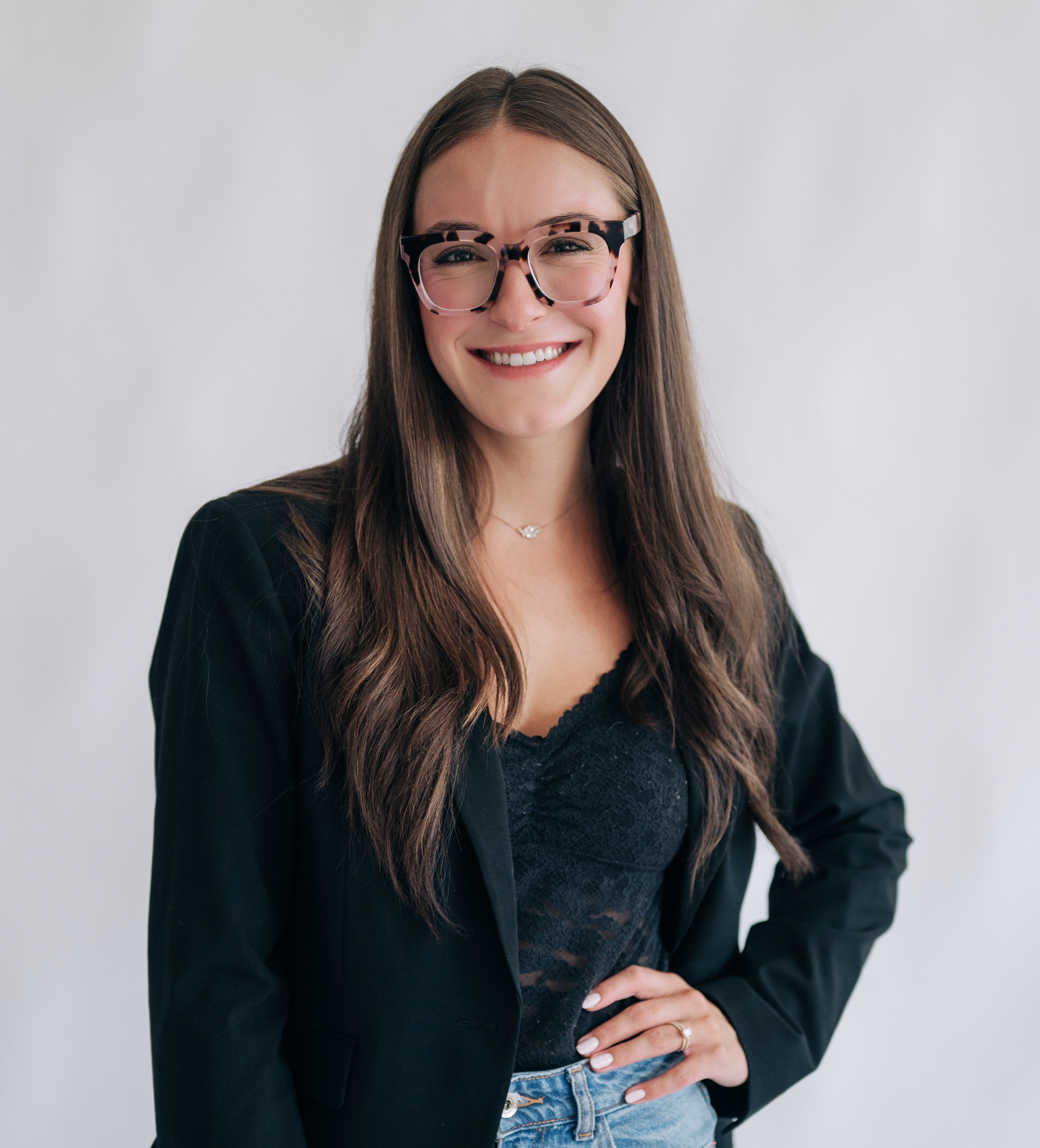 Alyssa Martin, expert vocal instructor and life coach, featured on Outside The Bachs.
