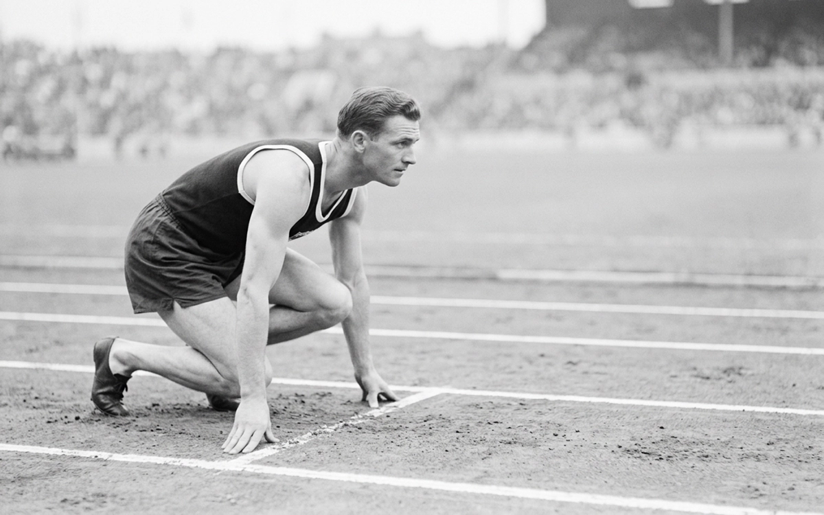 photo vintage d'un athlète prêt à se lancer dans la course