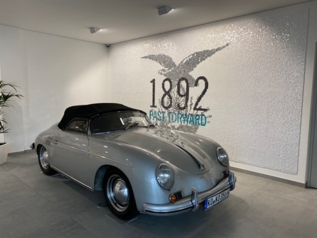 A white car in front of a white Shimmerwall.