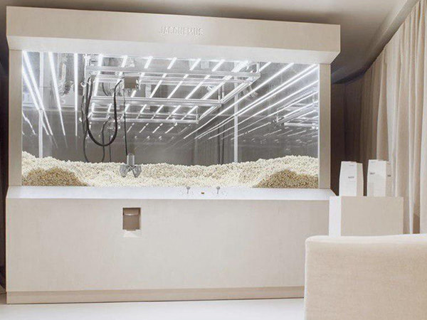An interactive in-store popcorn experience and visual merchandising inspiration.