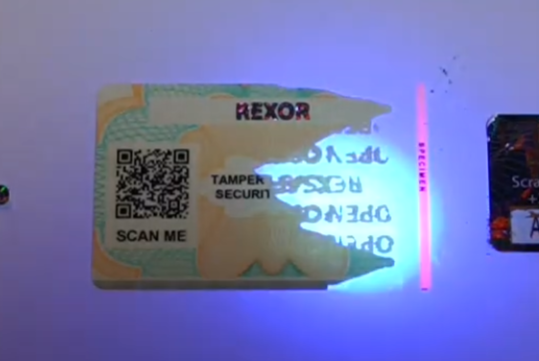 Etiquette inviolable avec empilement technologique