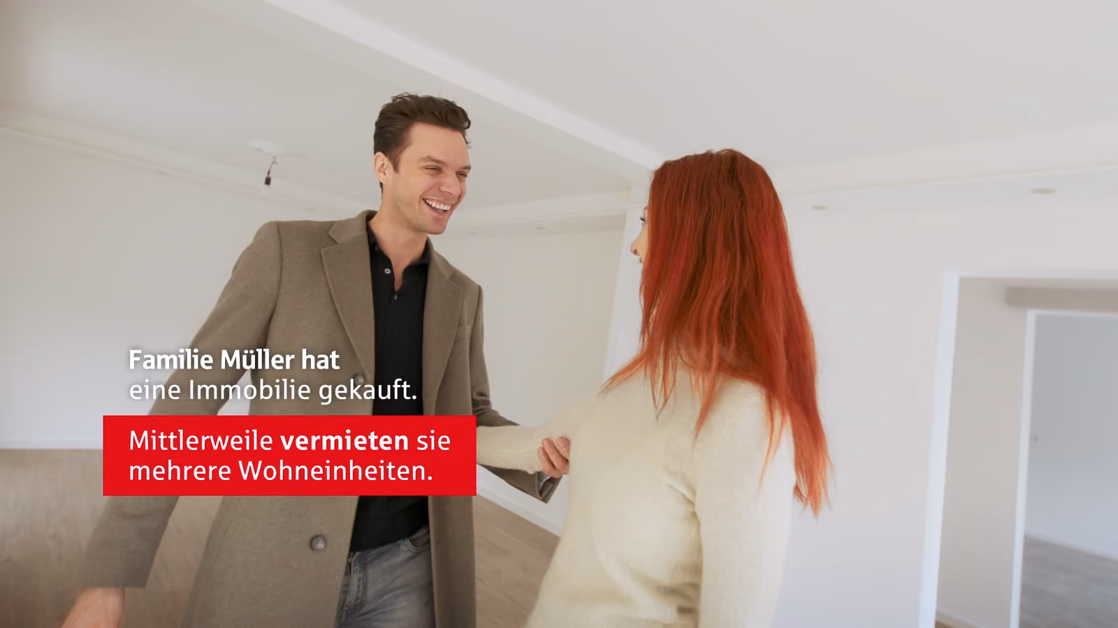 Paar in einer leeren Wohnung, Motiv zur Immobilienberatung der Sparkasse Marburg-Biedenkopf