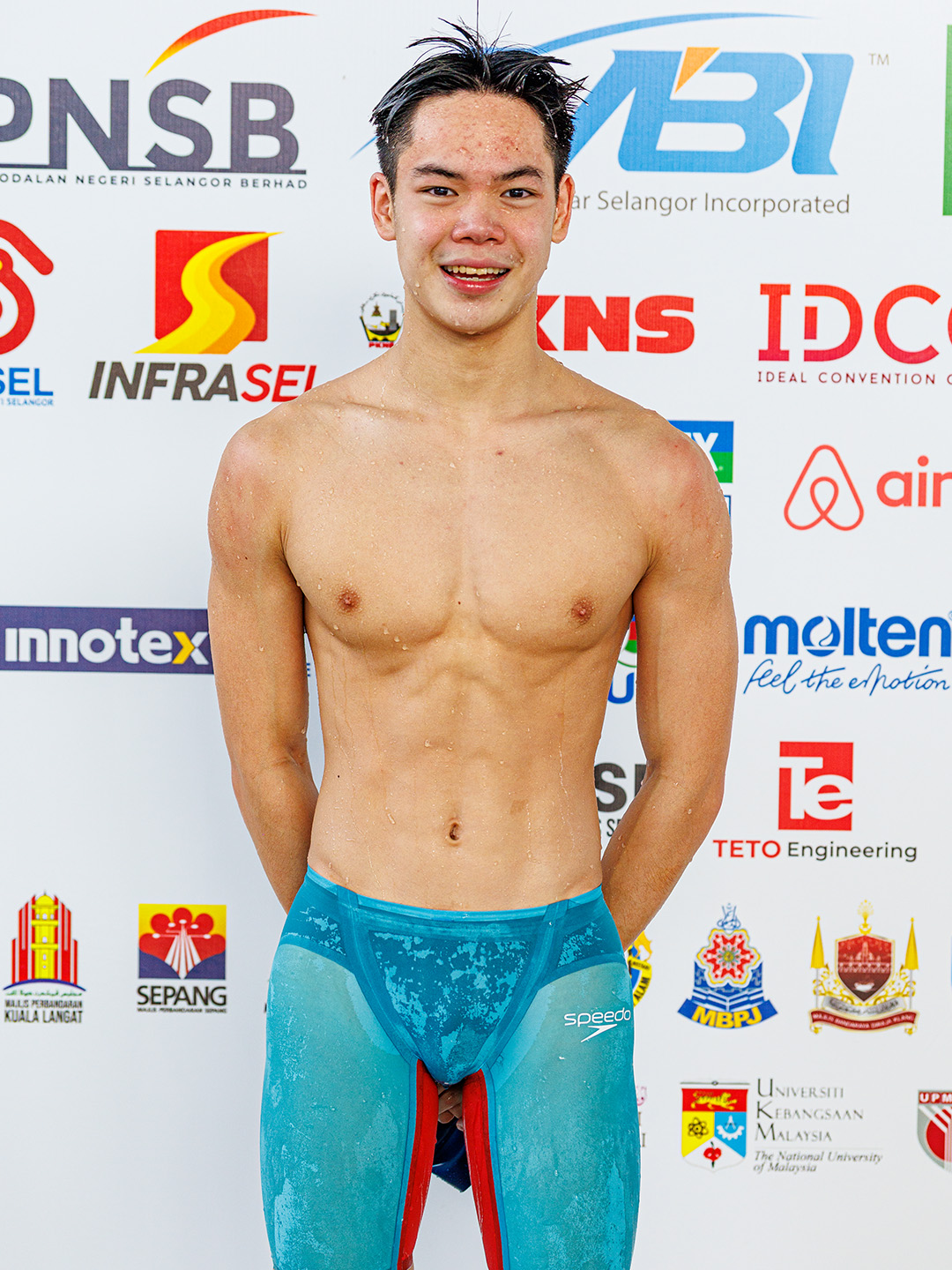 Cheng Feng Loo wins the Men's 100m Freestyle for Pulau Pinang