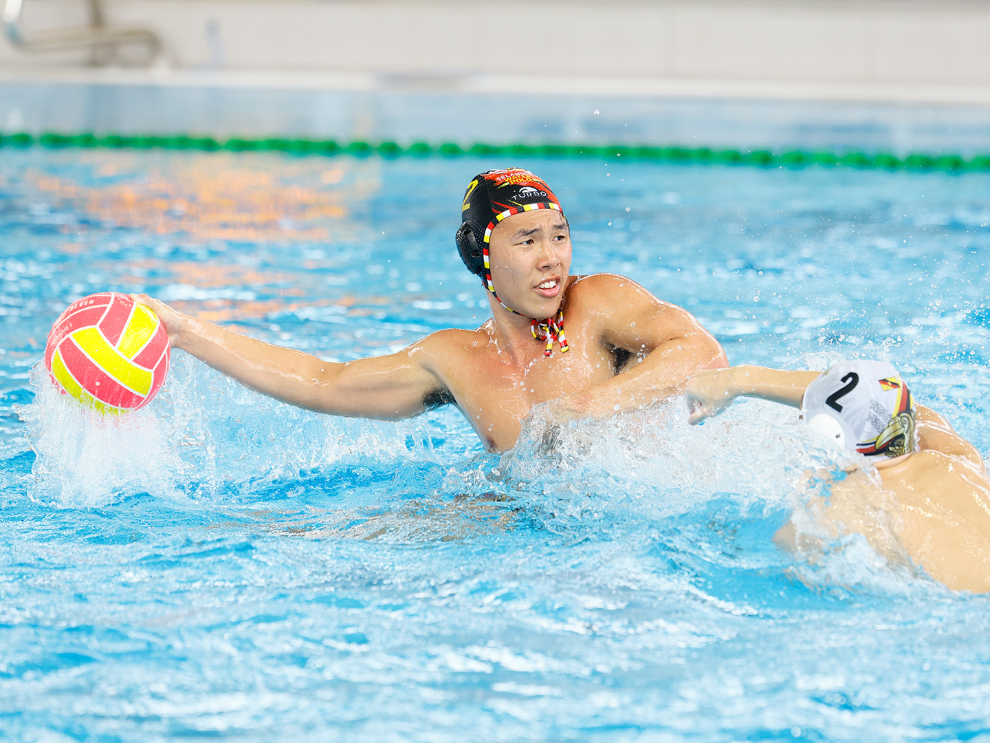 Brandon Wong scoring for Selangor water polo during SUKMA XXII