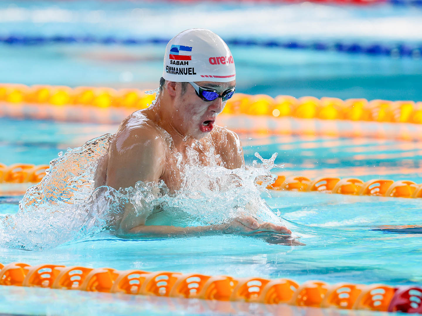 Emmanuel Yung Ming Loh mid-stroke in the men's 50m breaststroke final