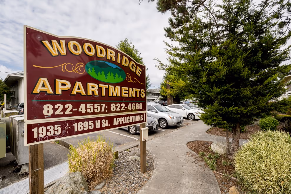 Woodridge exteriror entrance sign