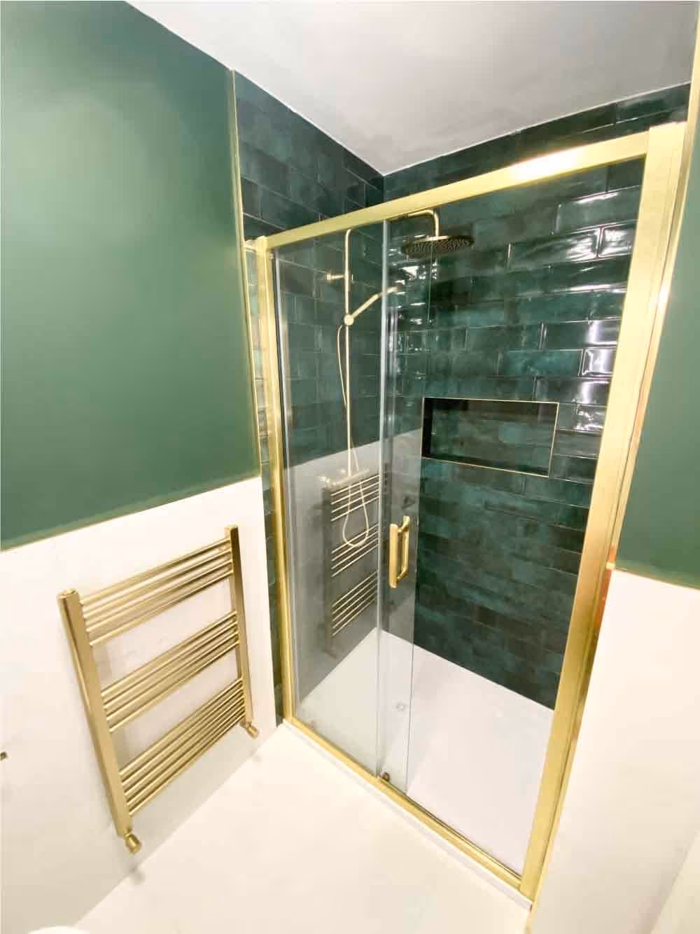 image of ensuite bathroom (for a bed & breakfast)