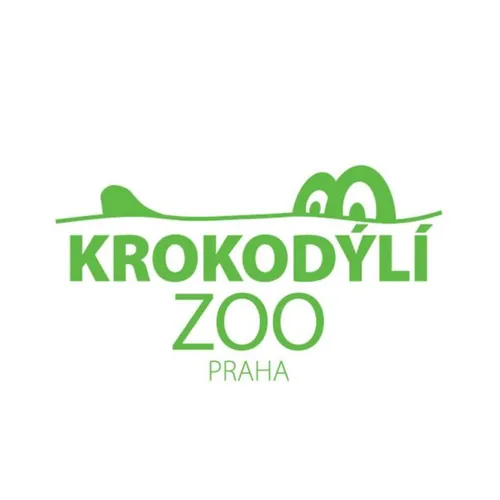 Logo ZOO Praha s nápisem Krokodýlí a zeleným krokodýlem číhajícím nad textem.