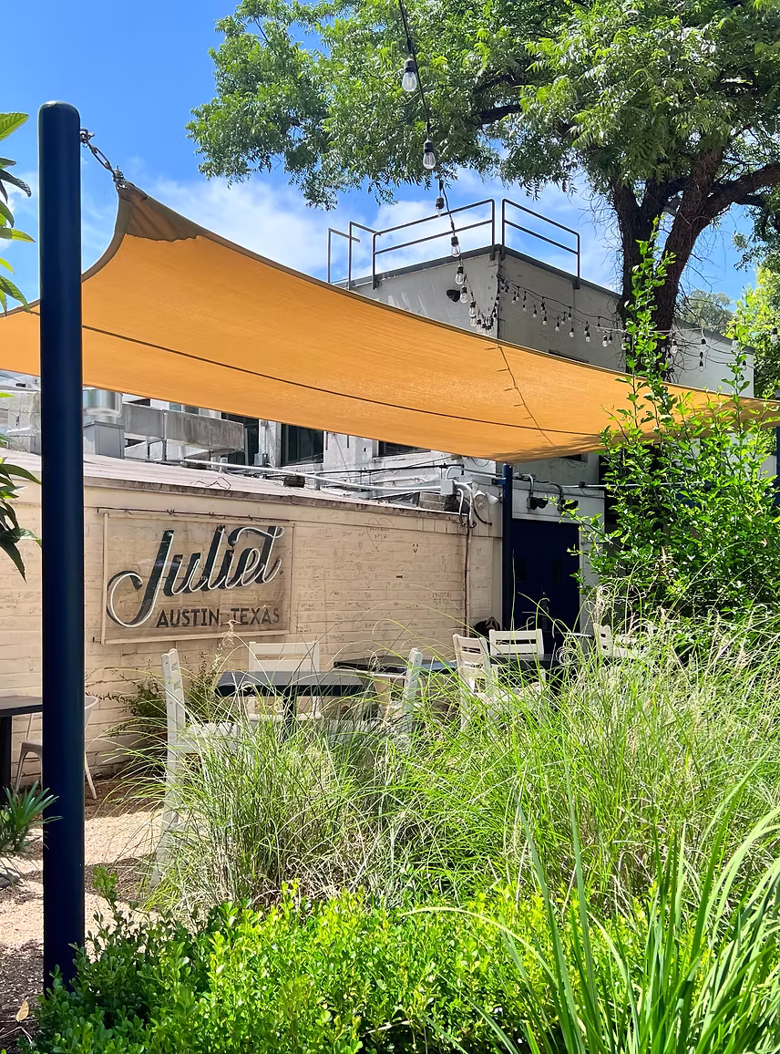 Restaurants & outdoor dining