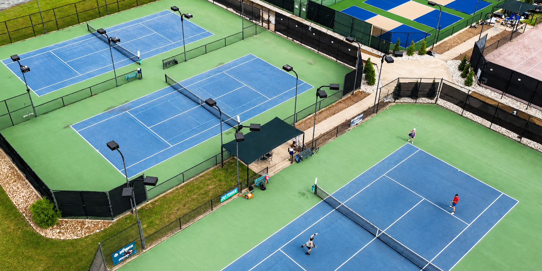 Aerial view of Lakecliff Racquet Club tennis and pickleball courts