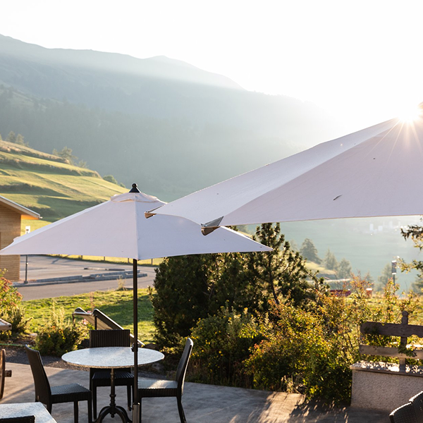 Garten Restaurant im Hotel Meisser, Guarda - Engadin, Schweiz