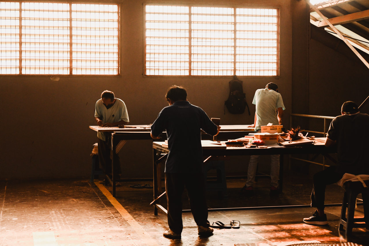 Craftsman at work in the Morpho workshop.