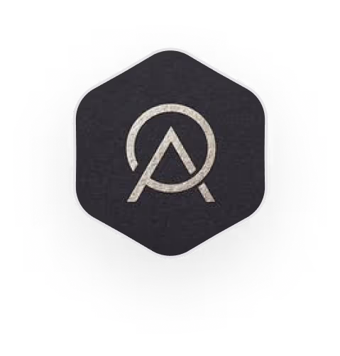 Zwart zeshoekig logo met gestileerde letters A en O