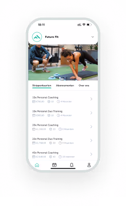 Fitness-app-scherm met groepstraining en oefenlijst
