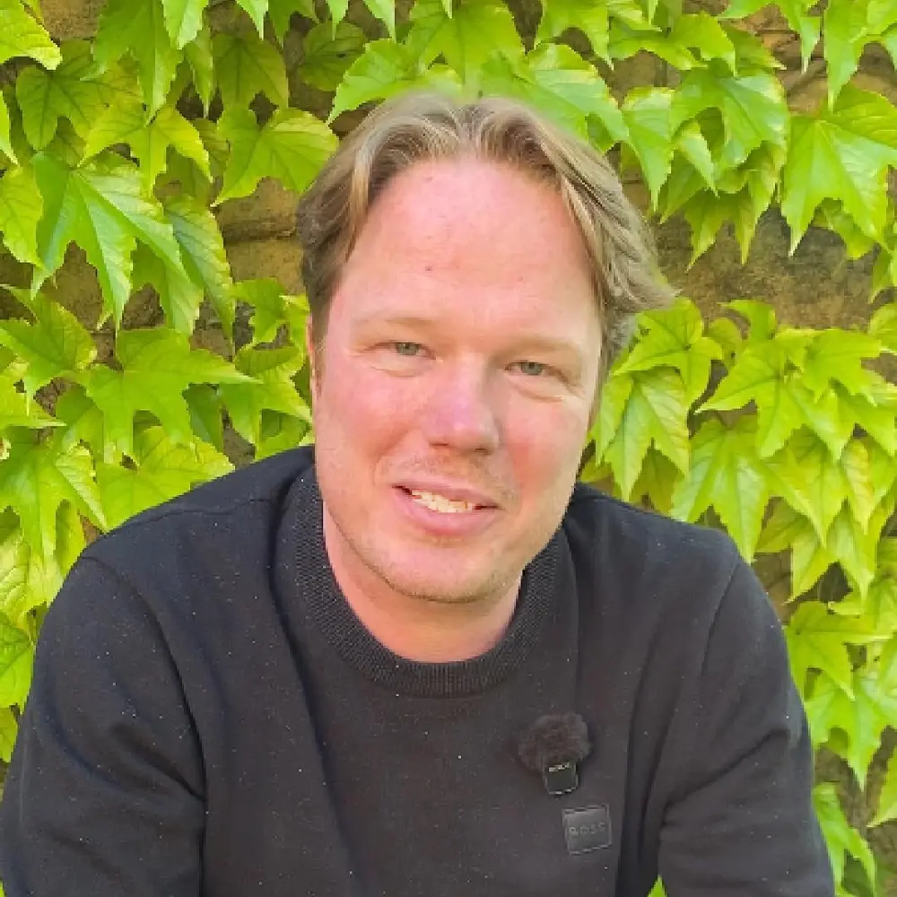Jan gibt Feedback zum Good Change Retreat in Mallorca