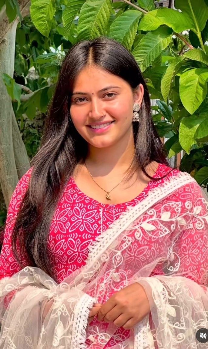 Stunning Indian girl in a traditional pink embroidered kurta in Ghaziabad. Escorts