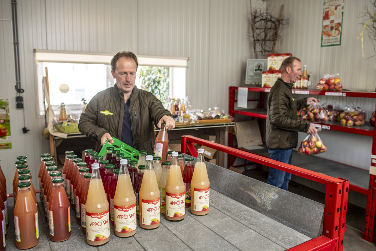 Fruitbedrijf Van der Velpen sappen