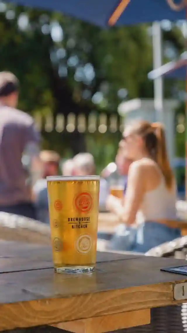 🍻😍 Bank Holidays at Brewhouse and Kitchen? ☀️Beers, sunshine and the best atmosphere anywhere! 🙌 Our gardens are ready for you this weekend so come and grab a table and enjoy the glorious weather with your favourite people! We’ll see you in a bit! 😉🍸 • • • #brewhouseandkitchen #bestlondonpubs #londonpubs