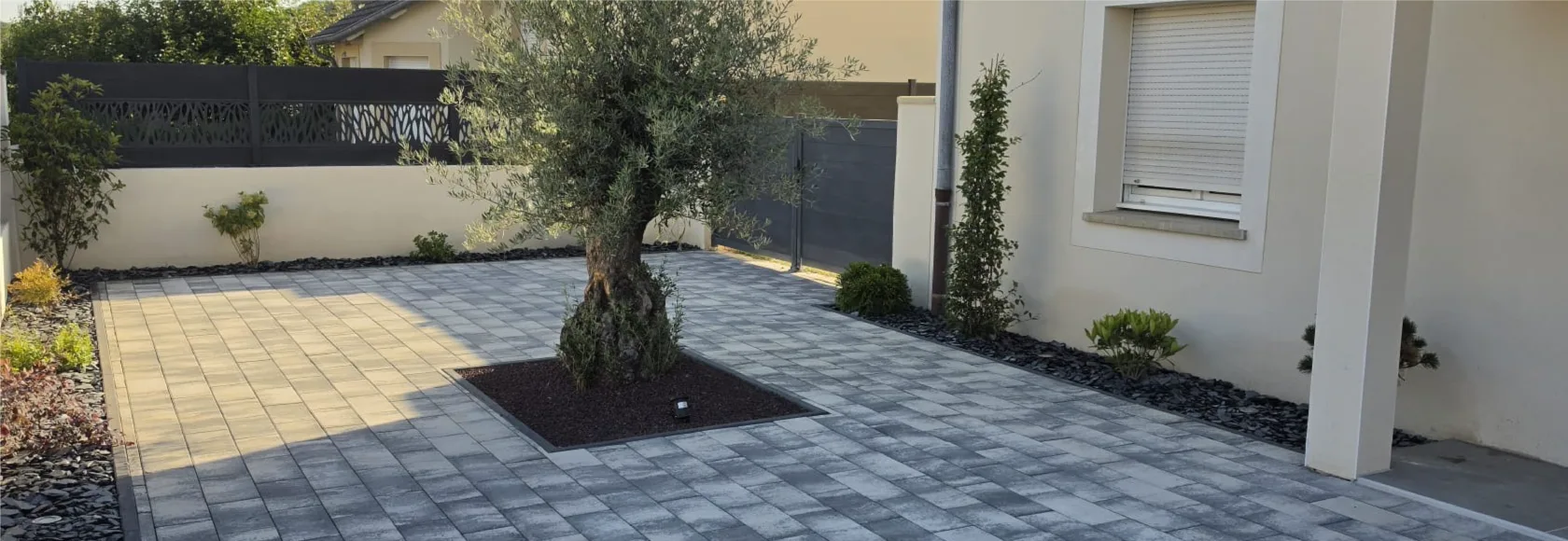 Cour pavée par un artisan en Moselle — RK Aménagement