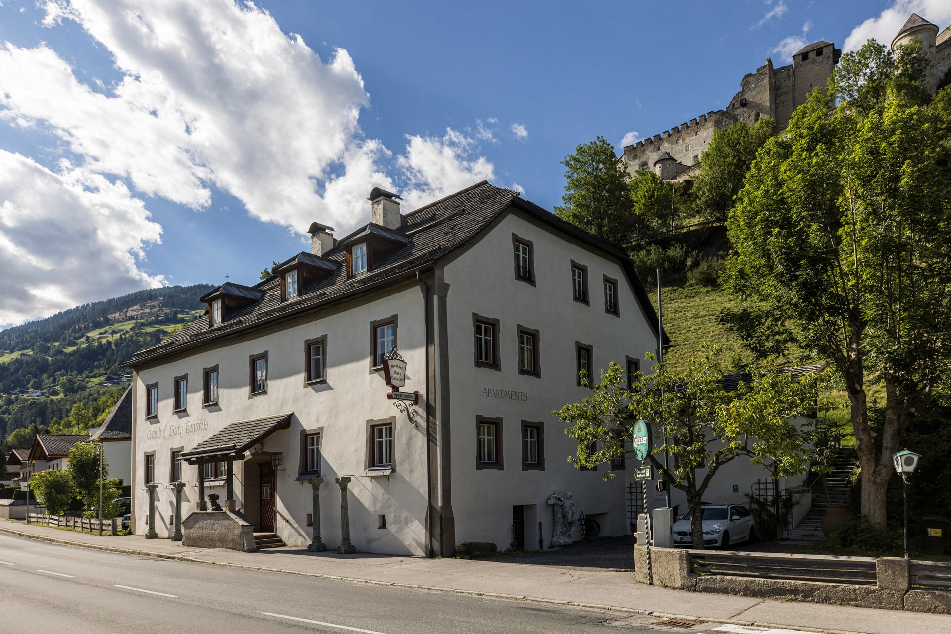 Historischer Gasthof Burg Heinfels in Osttirol