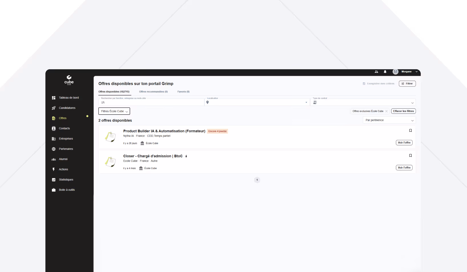Interface de plateforme d’offres d’emploi avec filtres, liste de deux offres disponibles, et menu latéral noir.