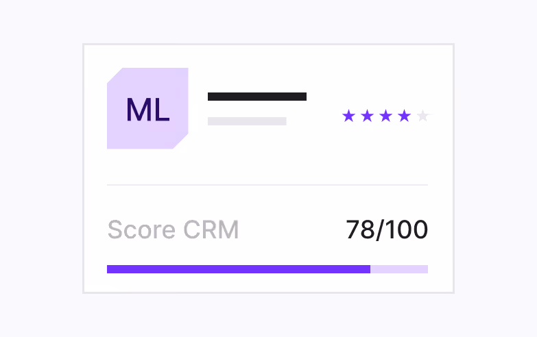 Carte de score CRM avec note 78 sur 100 et évaluation 4 étoiles sur 5 en violet.