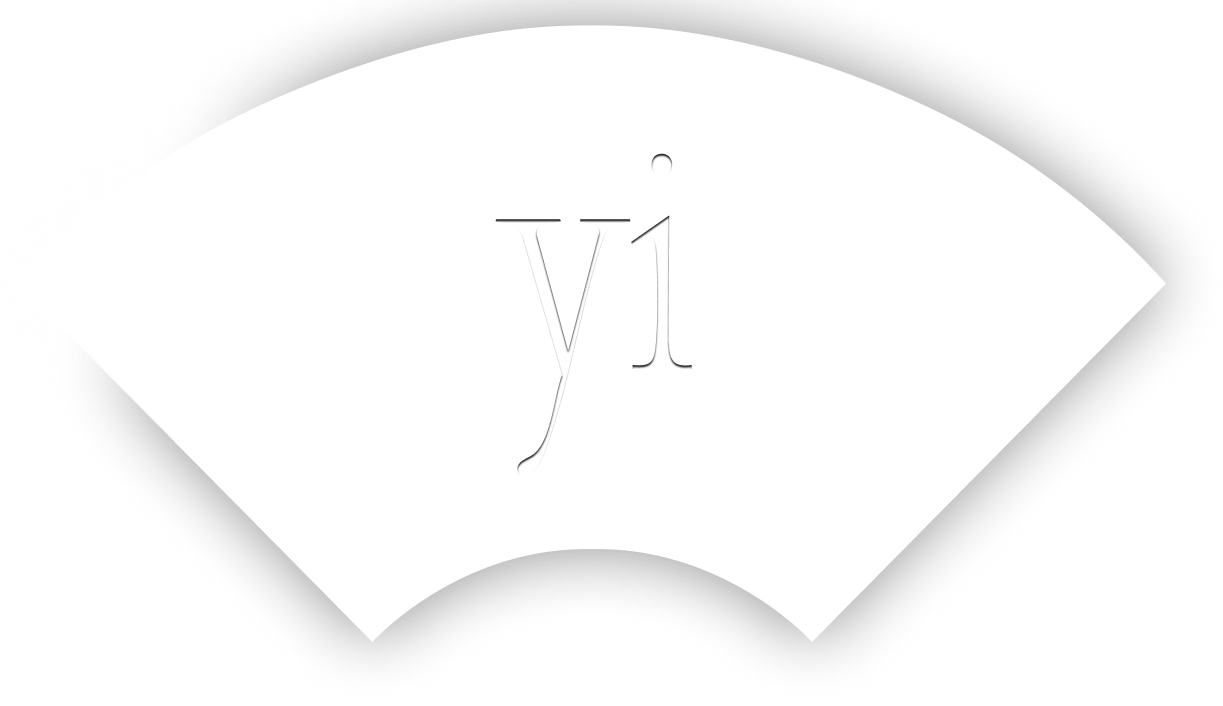 White fan shape with the letters 'yi' embossed in the center on a transparent background.