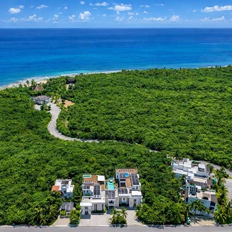 Villa Hurakán private infinity pool with Caribbean Sea views