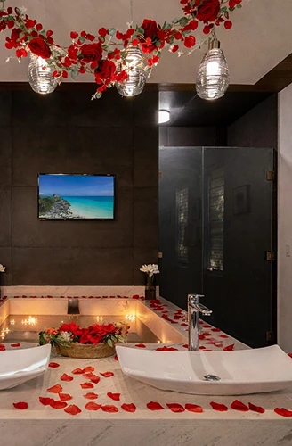 villa-hurakan-romantic-bath-suite