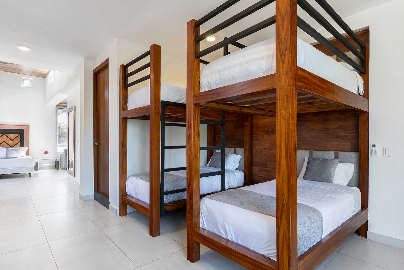 Luxury bunk bedroom suite for families and groups at Villa Hurakán