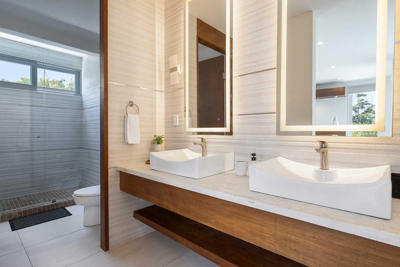 Modern bathroom suite with double vanity inside Villa Hurakán