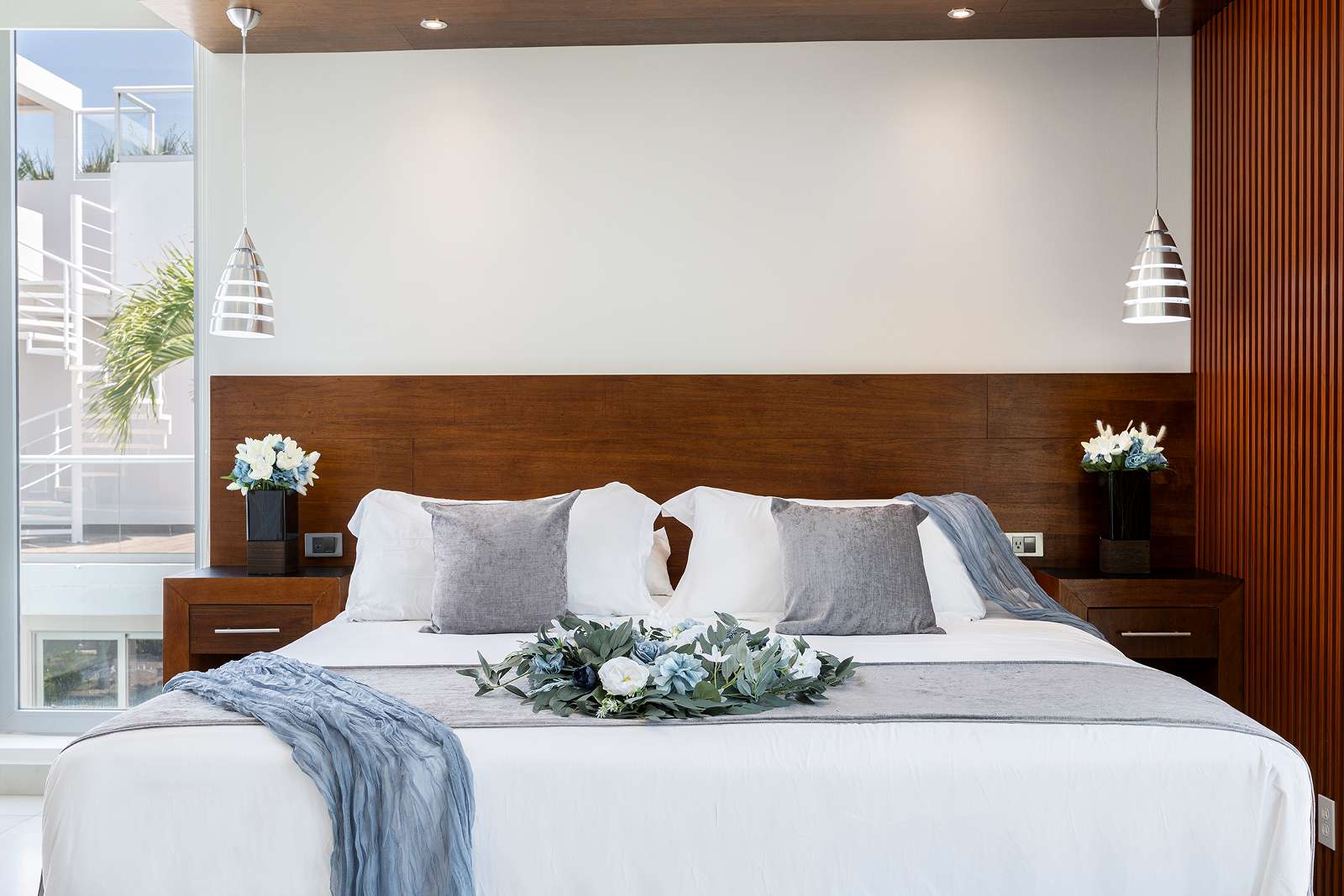 Elegant king bedroom setup inside Villa Hurakán luxury estate