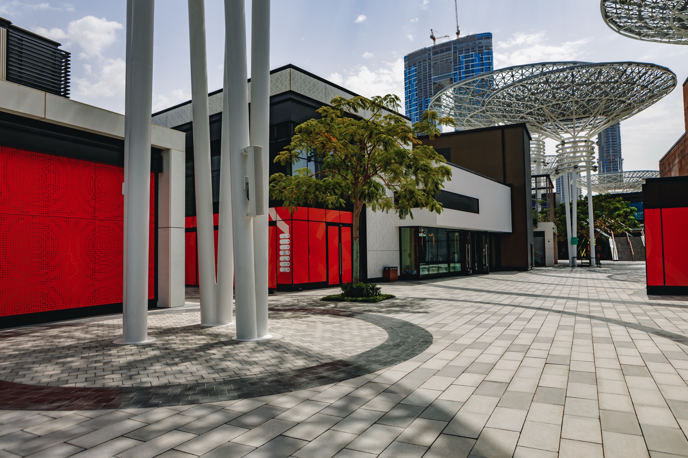 Mixed-use commercial plaza
