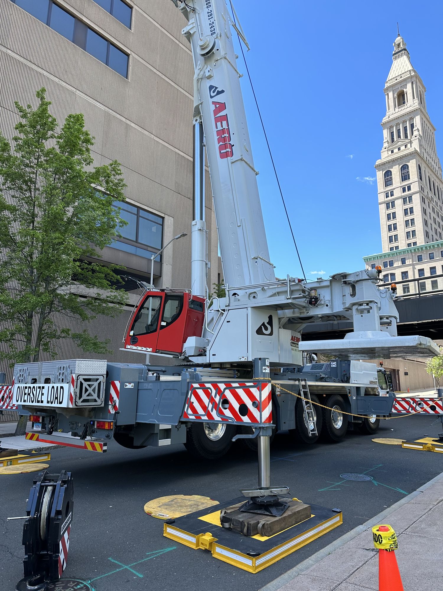 Aero Crane setting up rigging at downtown building project