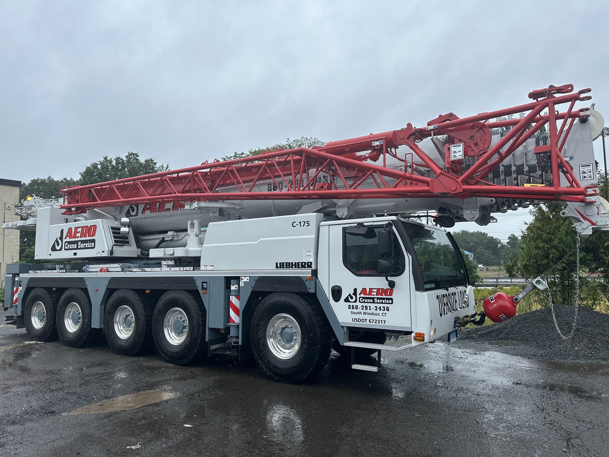 Aero Crane red 175-ton Liebherr with lattice jib