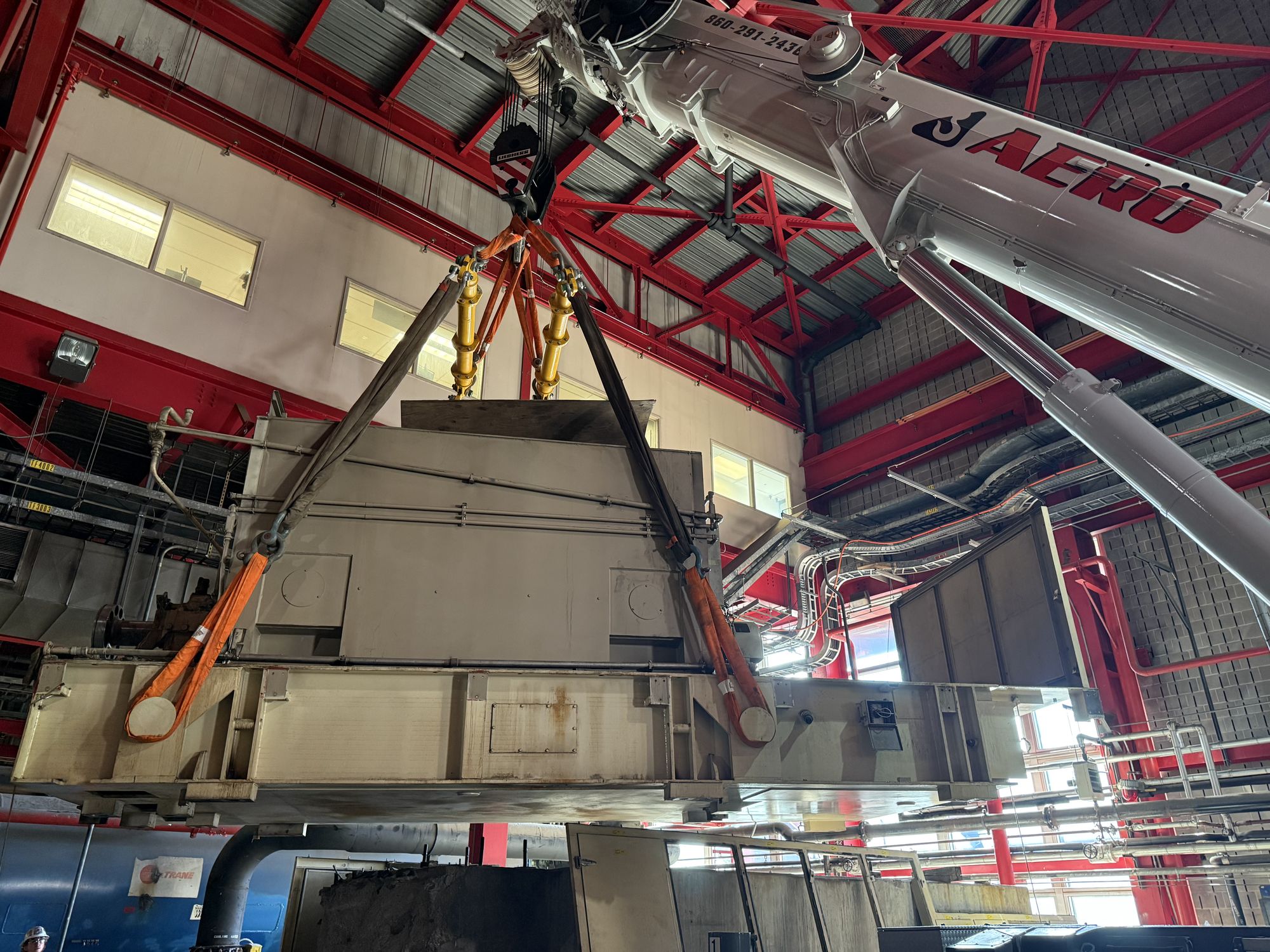Indoor industrial equipment lift by Aero Crane Service