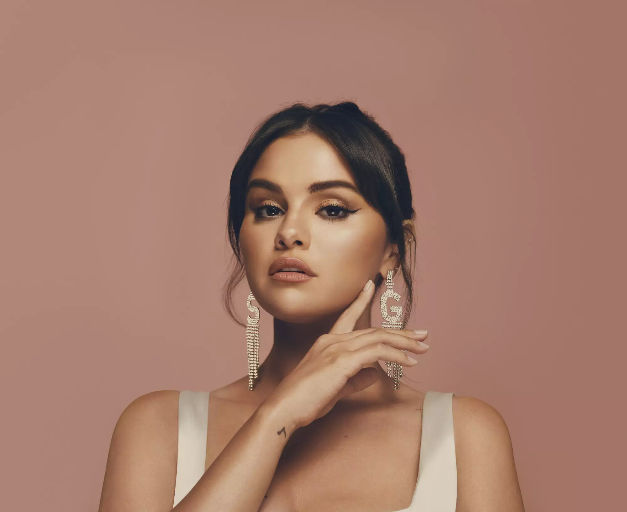 selena gomez S G earings