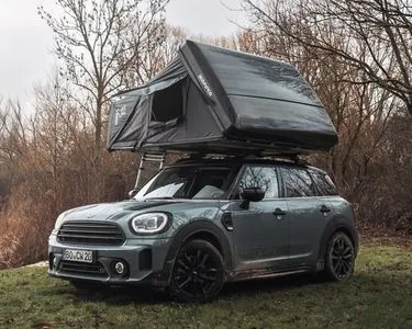 Mini Cooper avec tente de toit iKamper Skycamp