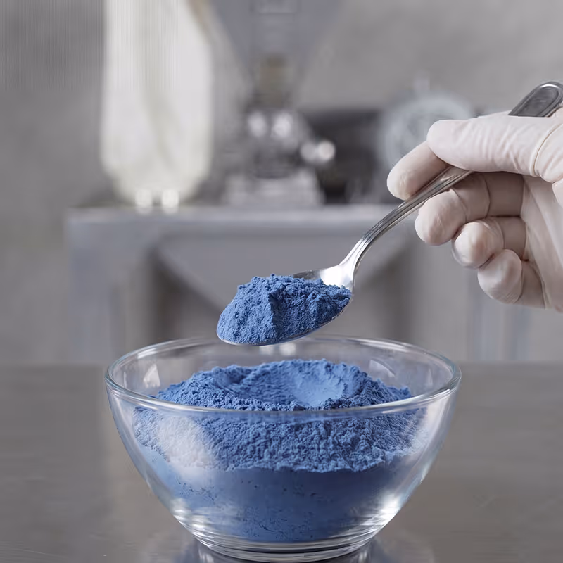 Colorante en molino pulverizador con textura extra fina