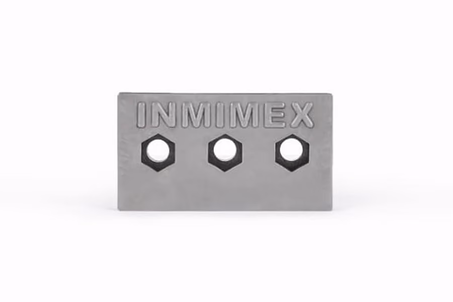 Bloque metálico gris con la palabra INMIMEX y tres tuercas hexagonales alineadas.